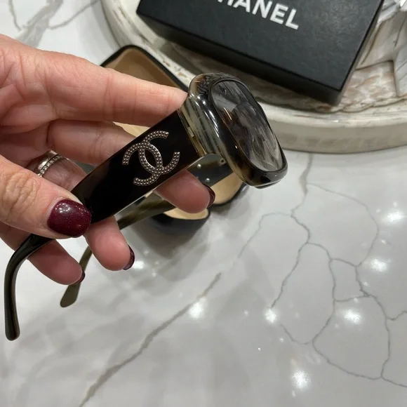 CHANEL Brown Marble Sunglasses 5102 - Picture 3 of 14